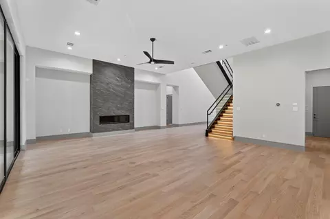 Living - 47 Pronghorn Pl, Spring, TX 77389 photo 3 of 7