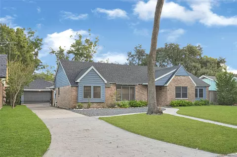 226 Driftwood Dr, Seabrook, TX 77586