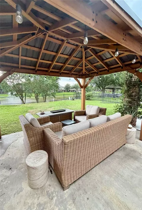 16927 Locust Springs Dr, Houston, TX 77095
