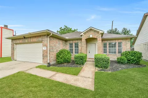 7002 Plaza Del Sol Dr, Houston, TX 77083