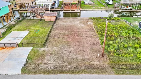 510 Cr-257p Dolphin Dr, Freeport, TX 77541