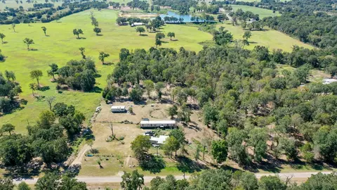 9486 Puddin Ln, Madisonville, TX 77864