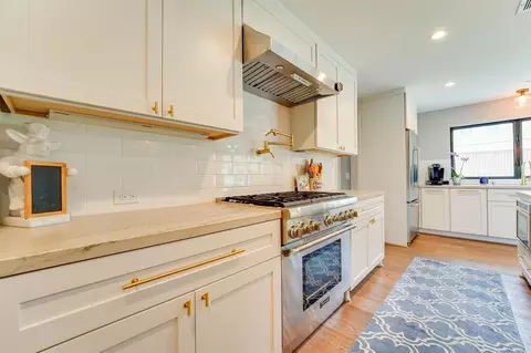 9142 Bronco Dr, Houston, TX 77055