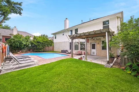 1323 Crystal Lake Cir E, Pearland, TX 77584