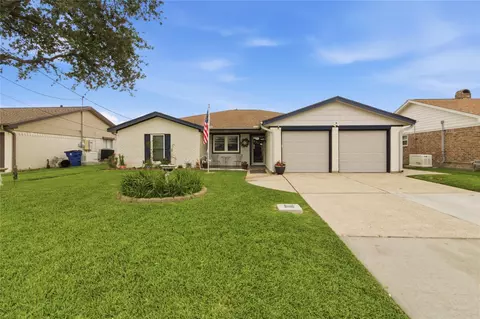 3710 17th St N, Texas City, TX 77590