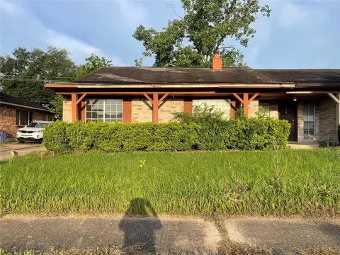 9614 Wellsworth Dr, Houston, TX 77083