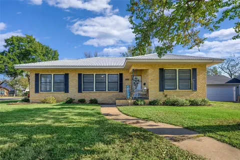 458 N Franklin St, La Grange, TX 78945