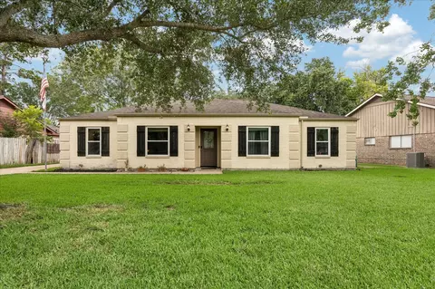 15811 Wandering Trl, Friendswood, TX 77546