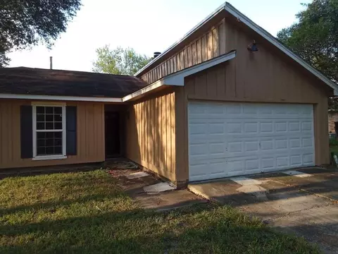 2410 Daffodil St, Highlands, TX 77562