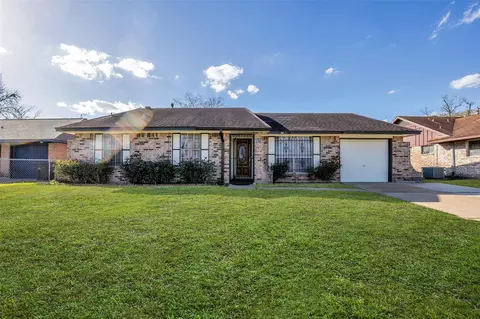 8823 Rutherford Ln, Houston, TX 77088