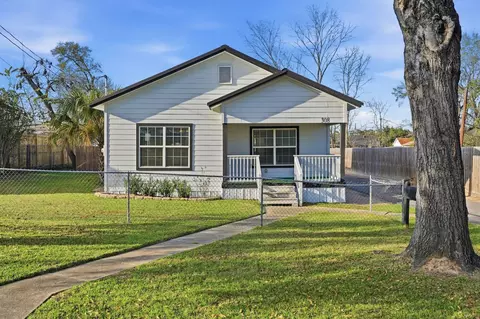 308 E Phillips St, Conroe, TX 77301
