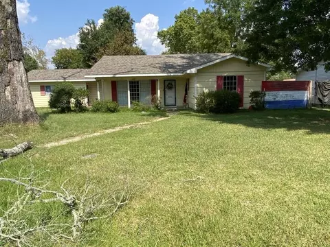 4220 Redwood Dr, Beaumont, TX 77703
