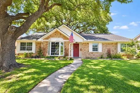 8502 Braes Meadow Dr, Houston, TX 77071