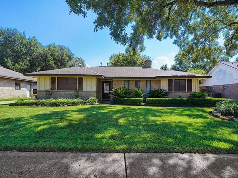 1114 Laurel Valley Dr, Houston, TX 77062