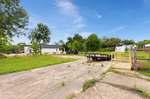 410 Spring Dr, Pasadena, TX 77504 photo 3