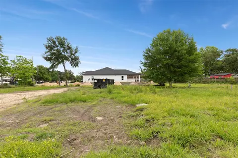 410 Spring Dr, Pasadena, TX 77504 photo 4