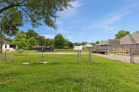 410 Spring Dr, Pasadena, TX 77504 photo 2