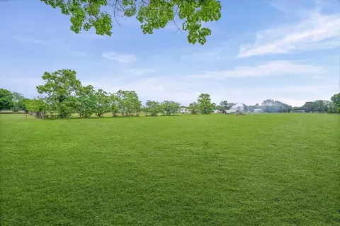 1529 Manak Rd, Sealy, TX 77474