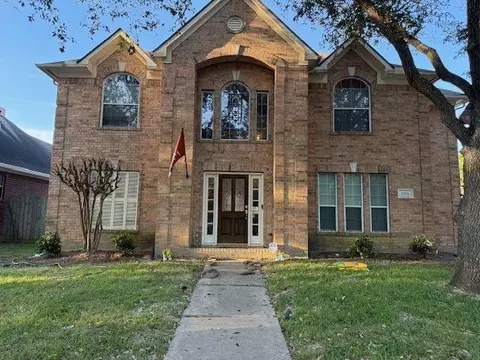 2203 Fairwater Park Dr, League City, TX 77573