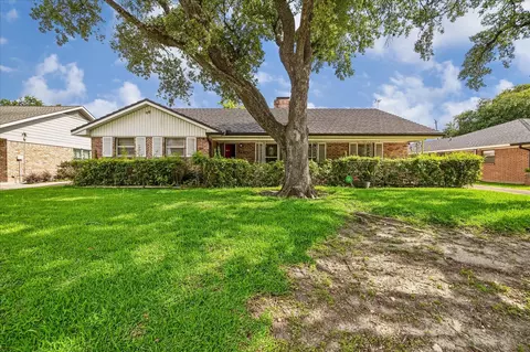 3715 Woodvalley Dr, Houston, TX 77025