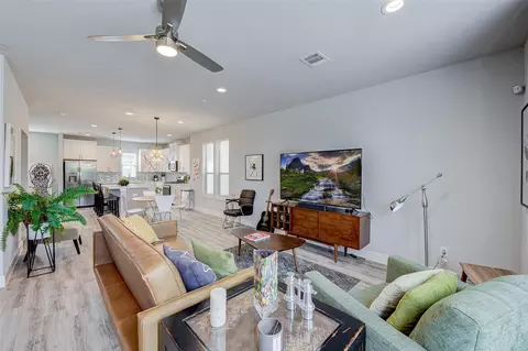 18732 Centro Main St, Shenandoah, TX 77385