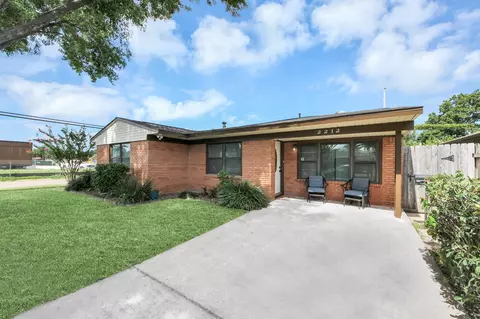 Exterior - 2212 Raspberry Ln, Pasadena, TX 77502 photo 3 of 10