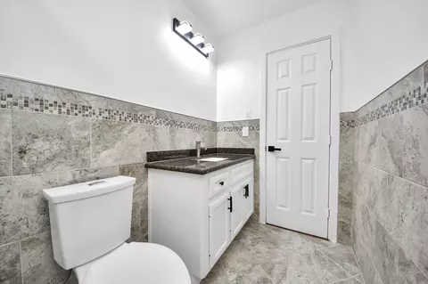 Bath - 2212 Raspberry Ln, Pasadena, TX 77502 photo 3 of 6