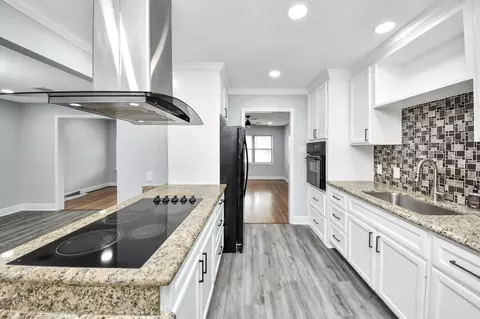 Kitchen - 2212 Raspberry Ln, Pasadena, TX 77502 photo 5 of 7