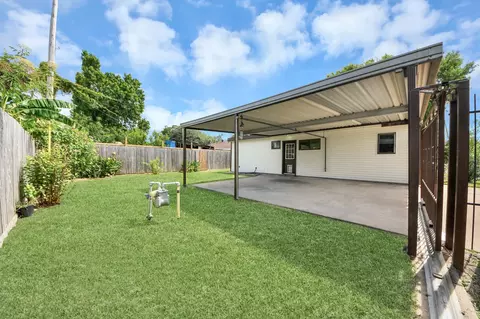 Exterior - 2212 Raspberry Ln, Pasadena, TX 77502 photo 9 of 10