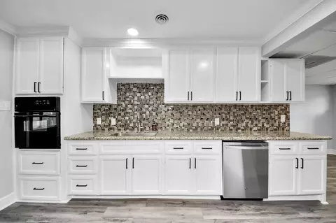 Kitchen - 2212 Raspberry Ln, Pasadena, TX 77502 photo 3 of 7