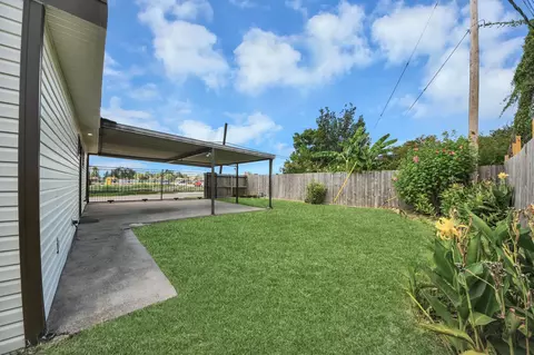 Exterior - 2212 Raspberry Ln, Pasadena, TX 77502 photo 7 of 10