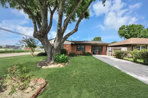 Exterior - 2212 Raspberry Ln, Pasadena, TX 77502 photo 4 of 10
