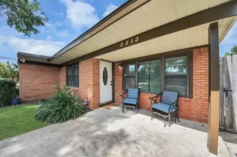 Exterior - 2212 Raspberry Ln, Pasadena, TX 77502 photo 5 of 10