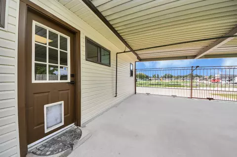 Exterior - 2212 Raspberry Ln, Pasadena, TX 77502 photo 6 of 10