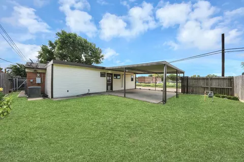 Exterior - 2212 Raspberry Ln, Pasadena, TX 77502 photo 8 of 10