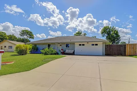 203 Hickory St, Lake Jackson, TX 77566