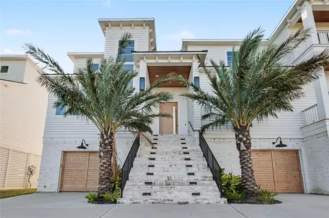 426 81st St, Galveston, TX 77554