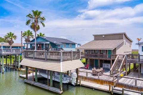 1247 Bay St, Crystal Beach, TX 77650