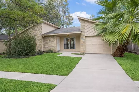 2723 N Brompton Dr, Pearland, TX 77584