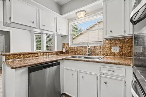 Kitchen - 4306 Oneida St, Pasadena, TX 77504 photo 2 of 3