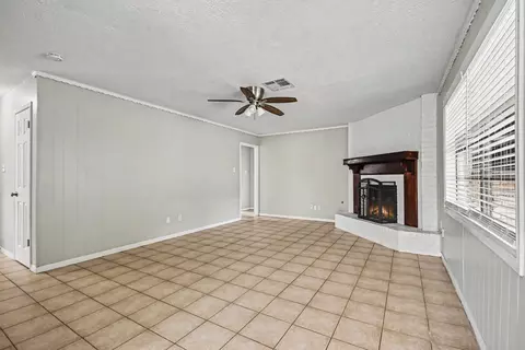 Living - 4306 Oneida St, Pasadena, TX 77504 photo 2 of 3