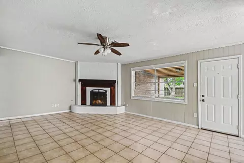 Living - 4306 Oneida St, Pasadena, TX 77504 photo 1 of 3