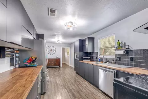 Kitchen - 2511 River Rdg, Conroe, TX 77385 photo 2 of 2