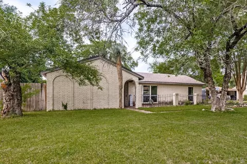 Exterior - 2511 River Rdg, Conroe, TX 77385 photo 2 of 2
