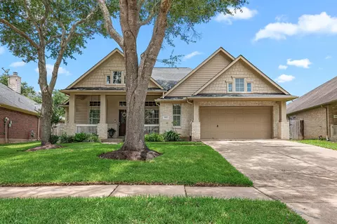 9111 Stoneleigh Dr, Sugar Land, TX 77479
