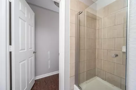 Bath - 220 Kellyn Ct, Conroe, TX 77306 photo 1 of 3