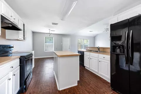 Kitchen - 220 Kellyn Ct, Conroe, TX 77306 photo 3 of 3