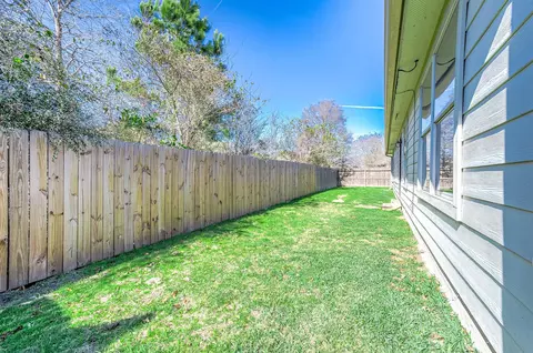 Exterior - 220 Kellyn Ct, Conroe, TX 77306 photo 4 of 6