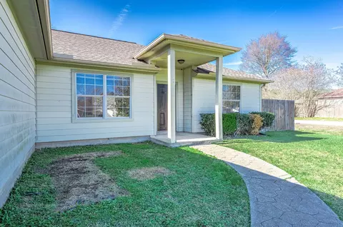 Exterior - 220 Kellyn Ct, Conroe, TX 77306 photo 5 of 6