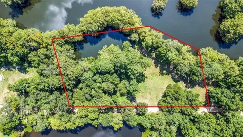 68 Artesian Ave, Cleveland, TX 77327